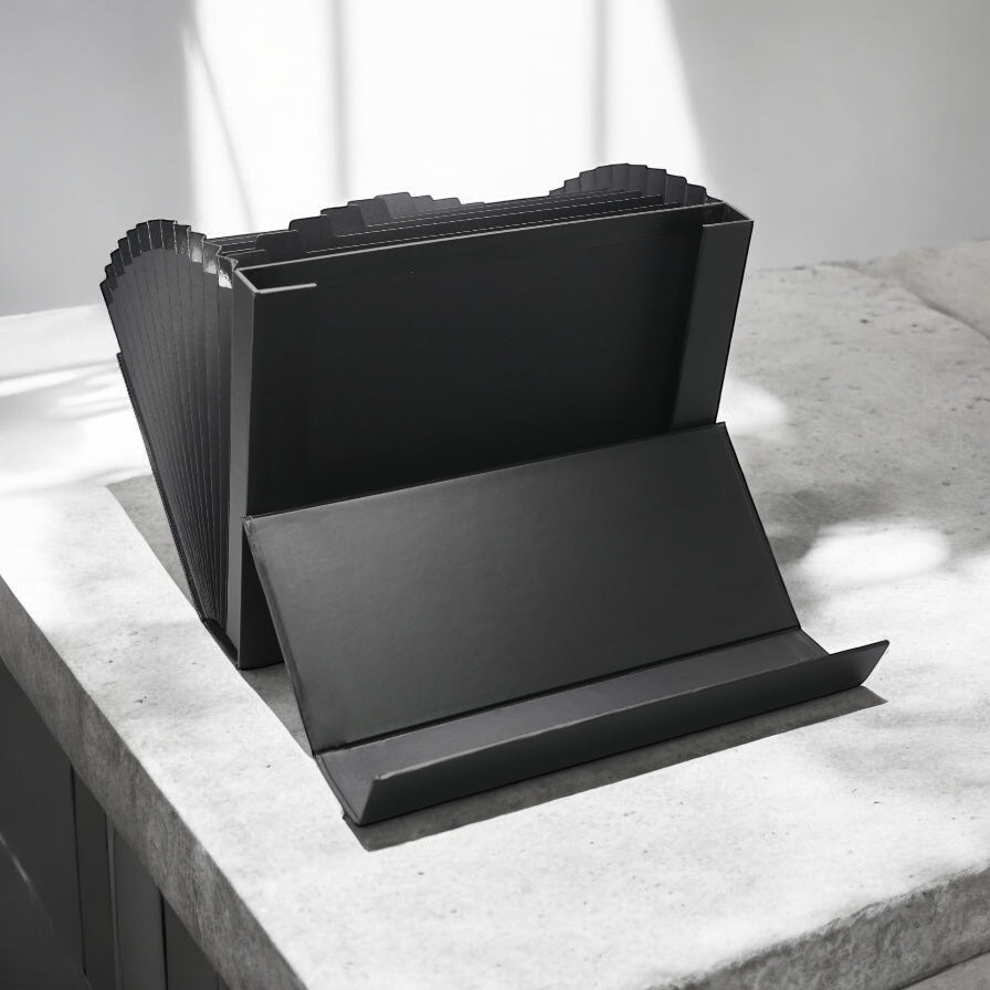 Expanding file folder box in black